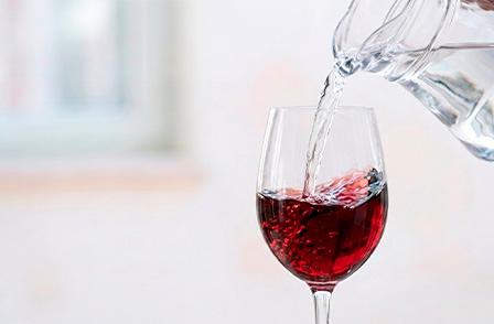 Допустимо ли смешивать вино с водой?
