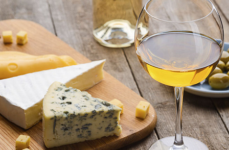 Какое вино сочетается с сыром с плесенью